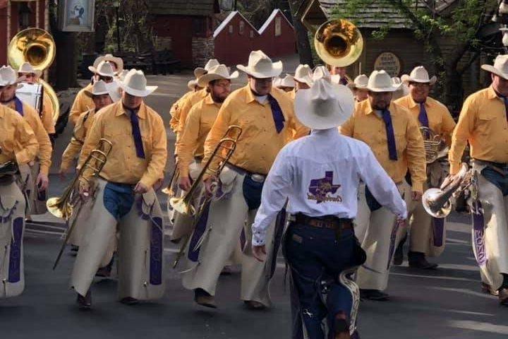 band dancing